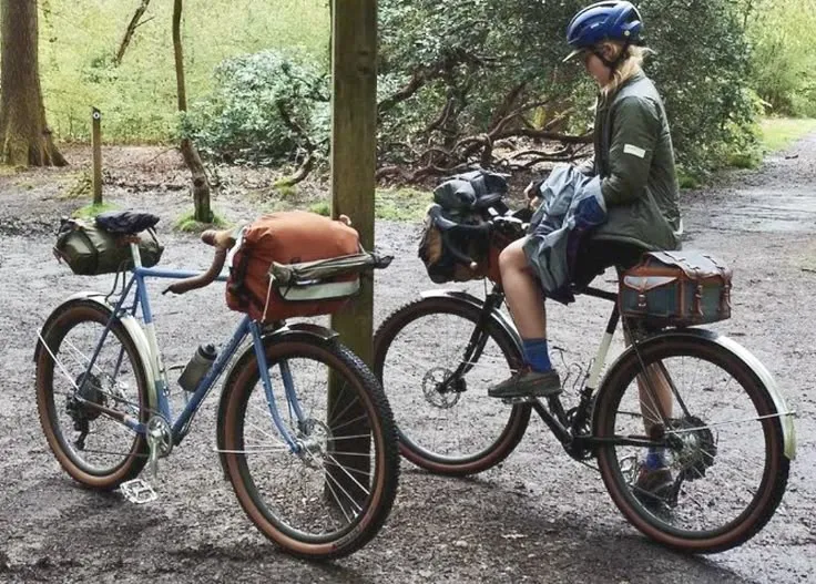 Handlebar-mounted phone holder for navigation